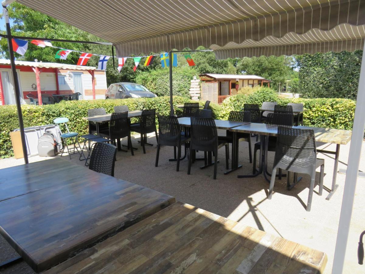 Camping Les P'Tites Maisons Dans La Prairie Sallertaine Exterior photo